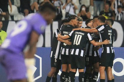 junior-santos-faz-quatro-gols,-botafogo-goleia-o-aurora-e-avanca-na-libertadores-–-itatiaia