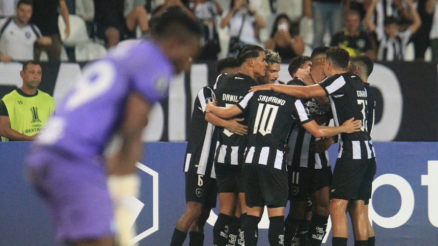 junior-santos-faz-quatro-gols,-botafogo-goleia-o-aurora-e-avanca-na-libertadores-–-itatiaia