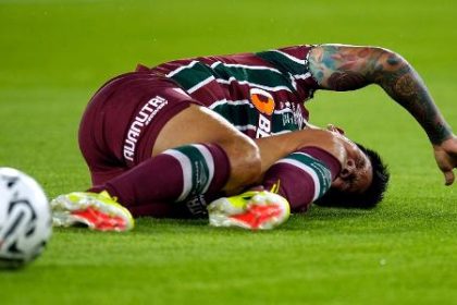 fluminense-sucumbe-a-bombardeio-da-ldu-no-finzinho-e-larga-atras-na-recopa-–-uol-esporte