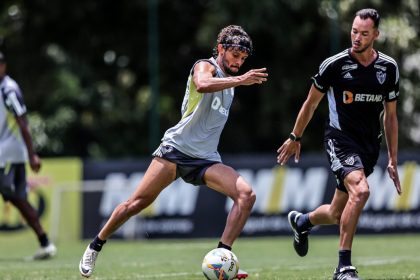 idolo-do-atletico-‘deixa-aposentadoria’-e-participa-de-treino-na-cidade-do-galo-–-itatiaia