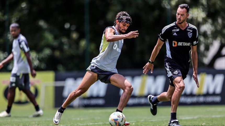 idolo-do-atletico-‘deixa-aposentadoria’-e-participa-de-treino-na-cidade-do-galo-–-itatiaia