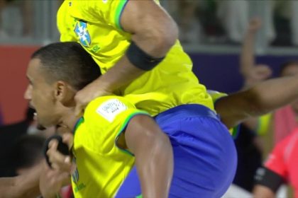 brasil-vence-a-italia-e-e-hexa-da-copa-do-mundo-de-futebol-de-areia-–-globo.com