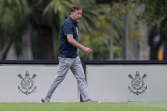 corinthians-exige-ganhar-igual-ao-flamengo-na-libra-e-quer-contratos-dos-clubes-na-mesa-–-espncom.br