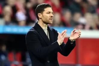 em-boa-fase-no-bayer-leverkusen,-xabi-alonso-encanta-a-europa-e-vira-alvo-de-grandes-clubes-–-portal-da-torcida