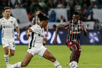 fluminense-x-ldu:-site-calcula-chance-de-titulo-de-cada-time-na-recopa;-veja-–-itatiaia