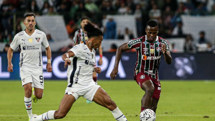 fluminense-x-ldu:-site-calcula-chance-de-titulo-de-cada-time-na-recopa;-veja-–-itatiaia