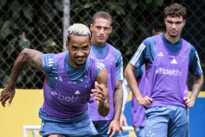 quem-e-o-atacante-da-base-do-cruzeiro-observado-por-larcamon-na-toca-–-itatiaia