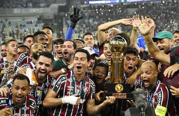 felipe-melo-chora-e-homenageia-torcedores-do-fluminense-que-nao-viram-titulo-contra-ldu:-“pela-memoria”-–-globo