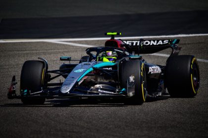 f1:hamilton-lidera-no-bahrein-em-1-2-da-mercedes;-verstappen-e-6o-–-uol