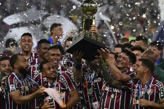 fluminense-derrota-ldu-e-conquista-recopa-pela-primeira-vez-–-jovem-pan