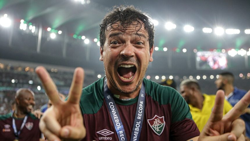 fernando-diniz-celebra-conquista-da-recopa-e-enaltece-torcida-do-fluminense-–-o-antagonista