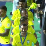 selecao-comemora-hexa-no-futebol-de-areia-com-passinho;-veja-o-video-–-globo.com