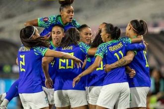 transformada,-selecao-feminina-vence-“classico”-contra-a-colombia-e-se-reinventa-na-copa-ouro;-analise-–-globo.com