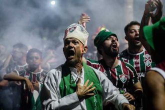 torcida-empurra-o-fluminense-no-maracana-e-ajuda-a-enterrar-noite-do-dia-2-de-julho-de-2008-–-globo.com