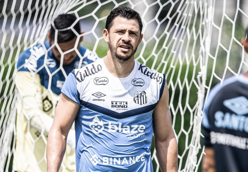 giuliano-e-preservado-em-mais-um-treino-do-santos,-que-quer-o-meia-100%-–-diario-do-peixe