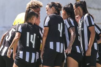 botafogo-e-derrotado-pelo-flamengo,-perde-a-primeira-e-cai-para-a-vice-lideranca-da-copa-rio-feminina-–-fogaonet