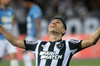 savarino,-do-botafogo,-chega-ao-centesimo-gol-em-clubes:-‘que-venham-muito-mais’-–-fogaonet