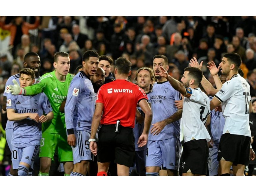 real-madrid-se-revolta-com-atuacao-de-arbitro:-‘decisao-sem-precedentes-que-impediu-a-vitoria’-–-lance!-–-lance!