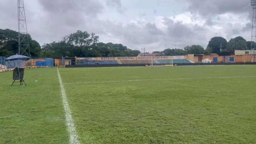 gramado-do-estadio-do-duelo-entre-fluminense/pi-e-fortaleza-melhora-horas-antes-da-partida-–-diario-do-nordeste