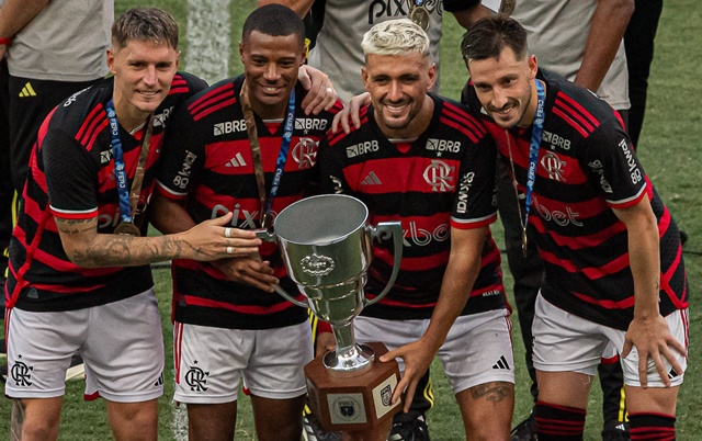 arrascaeta-conta-detalhes-da-rotina-dos-uruguaios-do-flamengo-–-coluna-do-fla