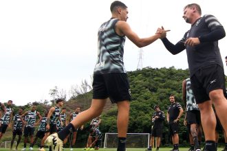 comentarista-projeta-duelo-contra-red-bull-bragantino,-elogia-caixinha-e-alerta:-‘e-bom-que-o-botafogo-nao-se-–-fogaonet