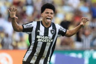 conhece-o-urso-do-botafogo?-emerson-jogou-na-base-do-clube-e-rodou-ate-voltar-para-marcar-no-flu-–-globo