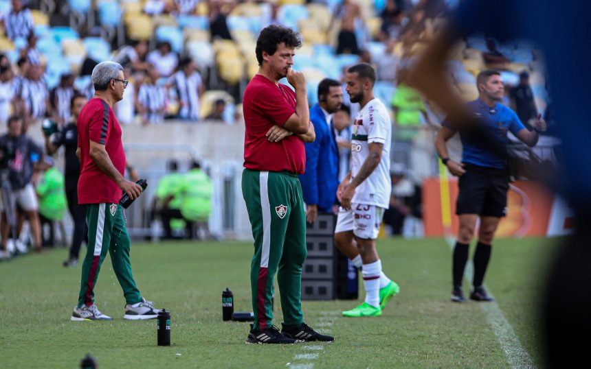 douglas-costa-se-lesiona-e-pode-desfalcar-o-fluminense-–-lance!