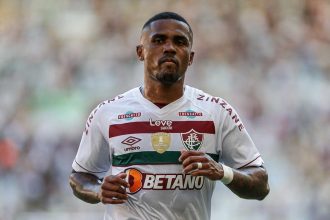 fluminense-confirma-lesao-de-douglas-costa-–-netflu