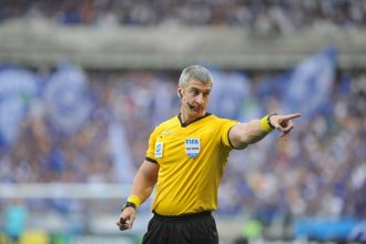 arbitros-vao-explicar-ao-publico-decisoes-do-var-nos-jogos-do-brasileiro-–-no-ataque