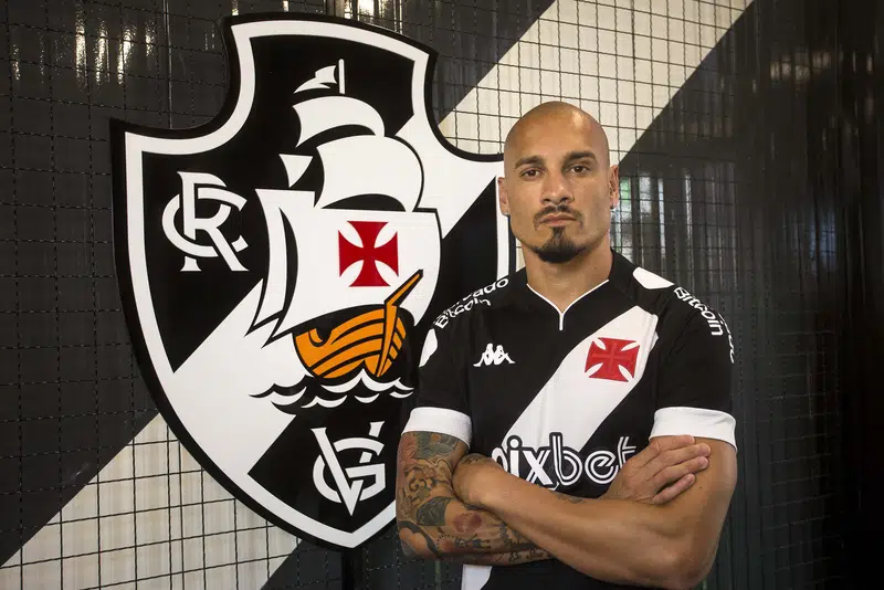 vitoria-ainda-estaria-tentando-contratacao-do-zagueiro-maicon-–-supervasco