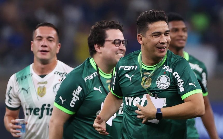 palmeiras-promove-tres-funcionarios-para-repor-saida-de-cicero-souza-–-lance!-–-lance!