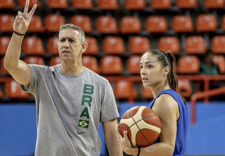 brasil-estreia-no-pre-olimpico-de-basquete-feminino-contra-a-australia-–-radios