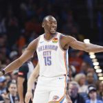 nba:-pivo-do-thunder-desmaia-no-banco-de-reservas-e-recebe-atendimento-–-globo