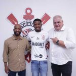 corinthians-anuncia-a-contratacao-do-zagueiro-caca-–-globo