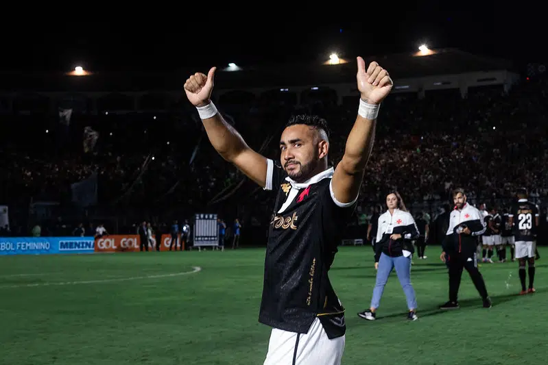 payet-aplaude-torcida-vascaina-apos-classificacao-–-supervasco