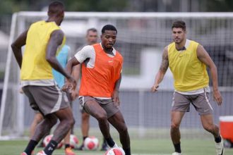 escalacao-do-corinthians:-antonio-oliveira-deve-fazer-duas-mudancas-contra-o-agua-santa-–-globo