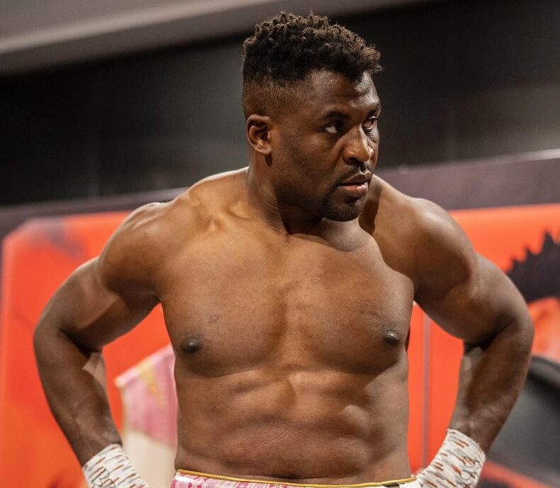 francis-ngannou-sente-diferenca-tecnica-e-e-nocauteado-brutalmente-por-anthony-joshua-no-boxe-|-super-lutas-–-super-lutas