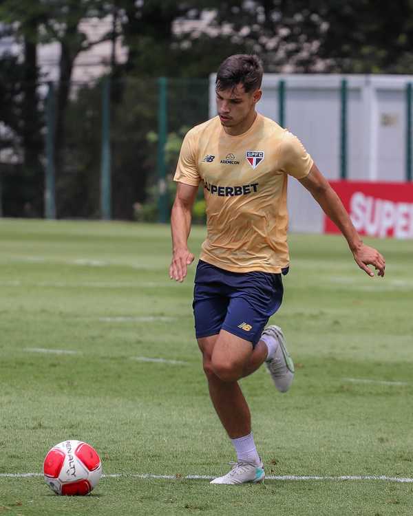 ferraresi-e-bobadilla,-do-sao-paulo,-sao-convocados-para-jogos-das-suas-selecoes-na-data-fifa-–-globo.com