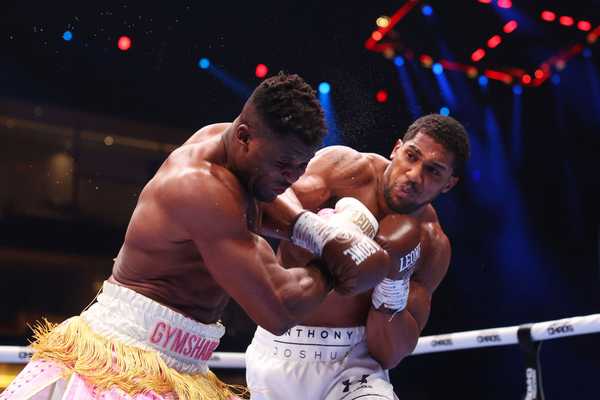 boxe:-anthony-joshua-se-impoe-e-nocauteia-francis-ngannou-no-segundo-round-–-globo.com