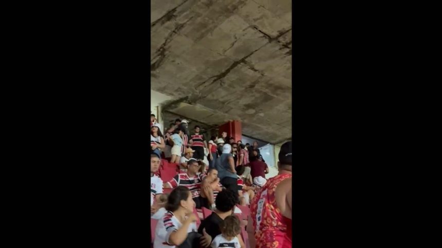 gol-de-empate-do-sport-contra-o-santa-cruz-gera-confusao-nas-cadeiras-do-arruda;-veja-video-–-globo.com