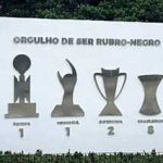 flamengo-inaugura-nova-identidade-visual-e-exibe-imagens-de-trofeus-na-entrada-do-ninho-do-urubu-–-globo.com