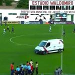 video:-ambulancia-invade-campo-durante-jogo-do-campeonato-baiano-–-no-ataque