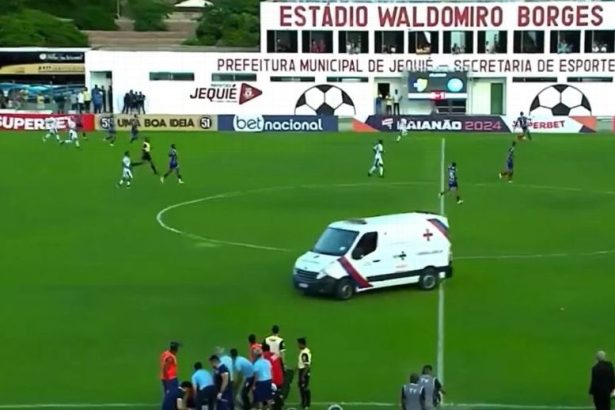 video:-ambulancia-invade-campo-durante-jogo-do-campeonato-baiano-–-no-ataque