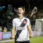 elenco-festeja-classificacao-na-copa-do-brasil-–-supervasco