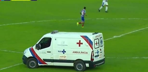 ambulancia-invade-o-campo-durante-jogo-do-bahia-pelo-estadual;-veja-–-uol-esporte