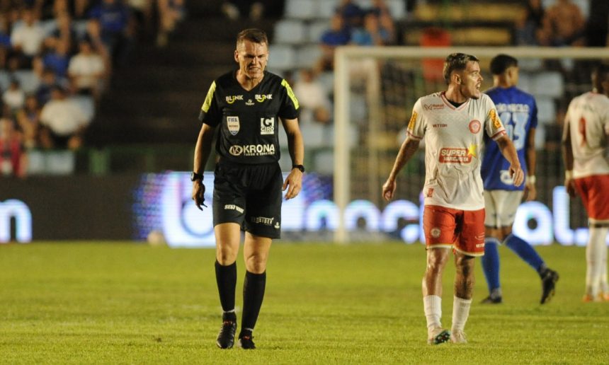 tombense-x-cruzeiro:-arbitro-justifica-em-sumula-expulsoes-de-ze-ivaldo-e-marlon-–-no-ataque