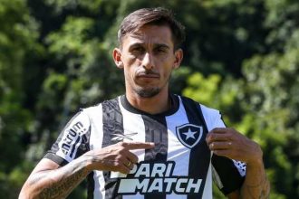 analise:-primeiros-passos-de-yarlen-sao-a-melhor-noticia-em-um-botafogo-com-a-cabeca-na-libertadores-–-globo.com