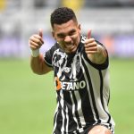 paulinho-ultrapassa-rever-e-entra-no-top-15-de-artilheiros-do-atletico-no-seculo-–-no-ataque