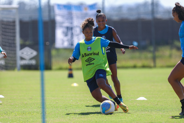 na-reta-final-da-preparacao-para-estreia-no-brasileirao,-gurias-gremistas-iniciam-semana-de-treinos-–-gremio-foot-ball-porto-alegrense