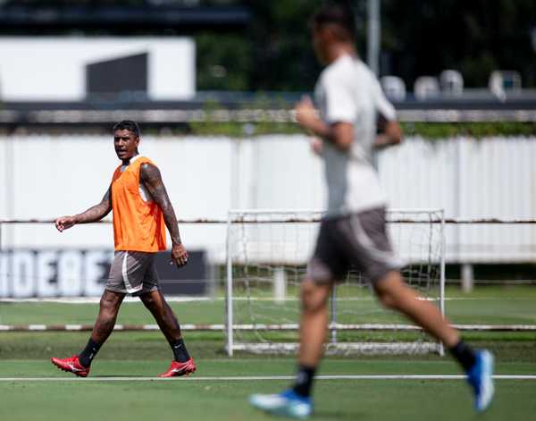 corinthians-inscreve-paulinho-na-copa-do-brasil,-mas-“segura”-retorno-de-volante-–-globo